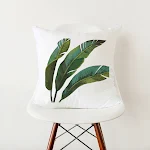 Fronha branca elegante com estampa botânica verde, perfeita para adicionar um toque de estilo natural e conforto ao seu quarto. — foto 4