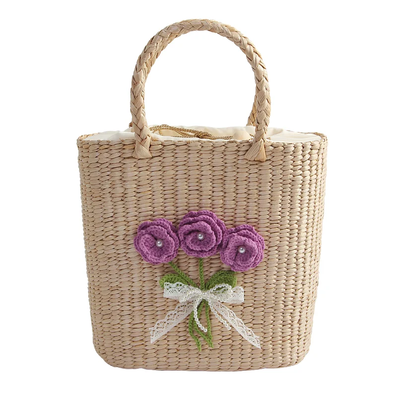 Bolsa de palha casual tecida à mão, formato vertical quadrado com flores roxas, perfeita para um look descontraído e charmoso no verão. — foto 10