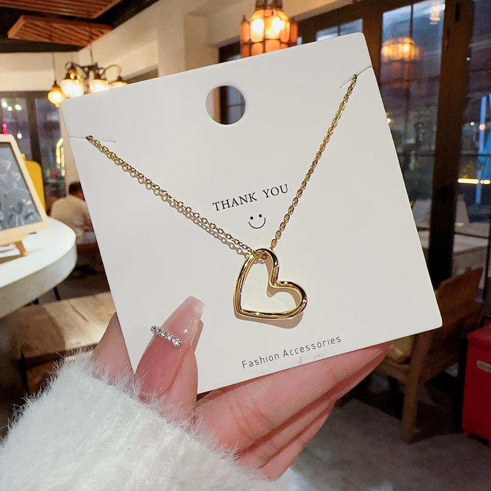 Luminária pendente simples com design de amor vazado, luxo minoritário, corrente de clavícula feminina, realce seu temperamento e estilo. — foto 5