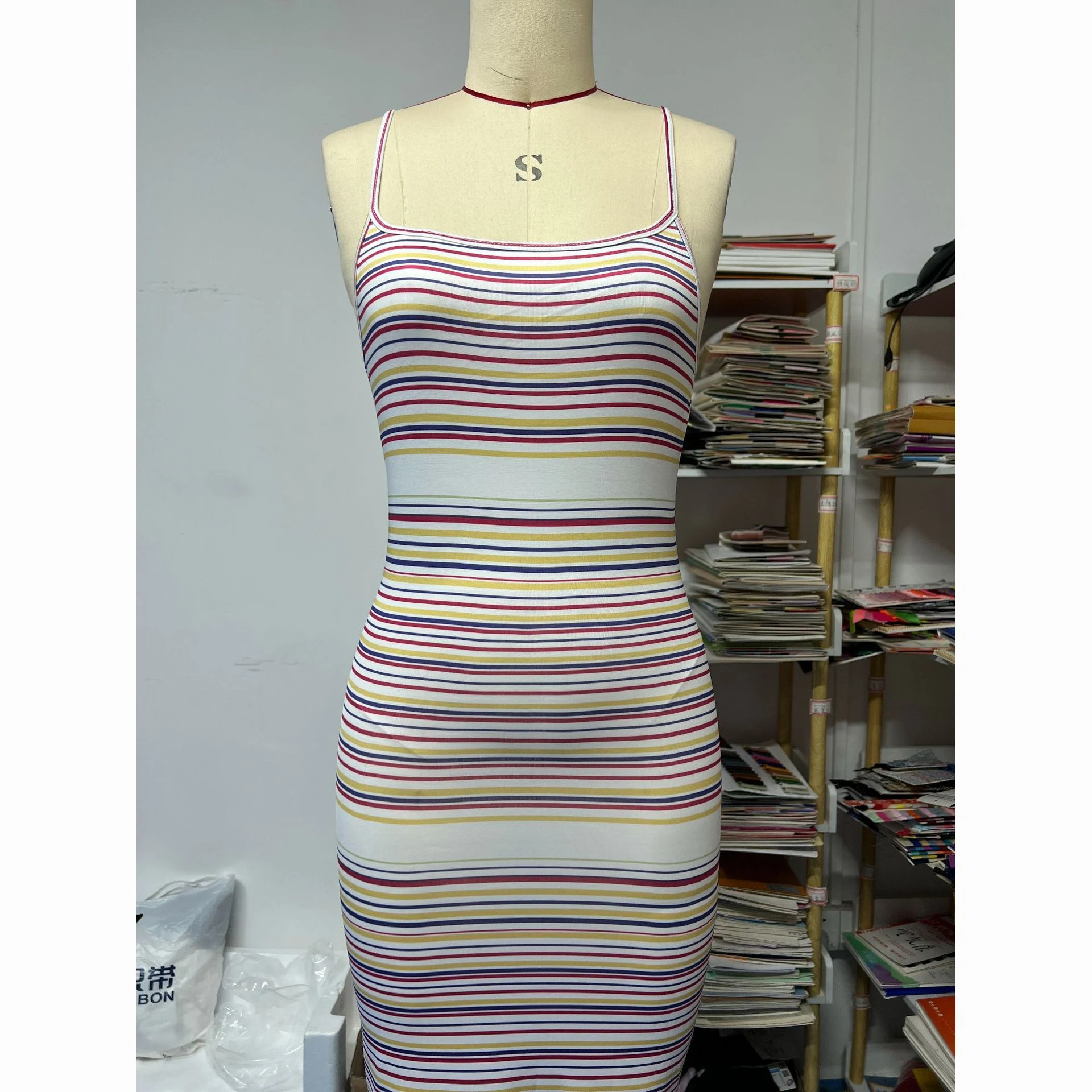 Title 20, Vestido listrado justo rabo de peixe com cintur...