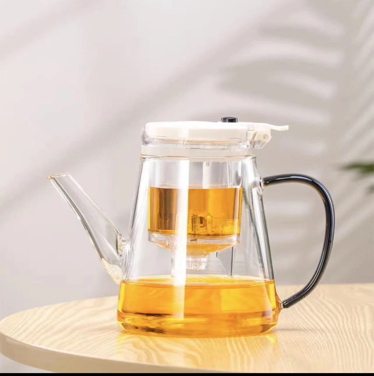 Teapot with Tea Water Separation Filter for perfect tea brewing. Enjoy delicious tea, free from loose leaves. Easy to us — photo 5
