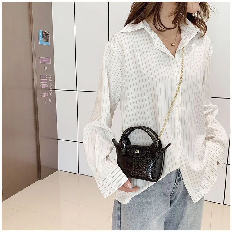 Title 4, Bolsa Crossbody Pequena Quadrada com Corrente e...