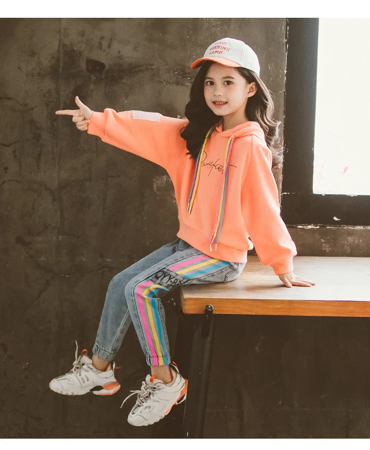 Meisjes pak herfst nieuw Koreaans, tweedelig vrijetijdspak met capuchontrui en effen kleur broek voor middelgrote en grote kinderen, perfect voor casual dragen. — foto 6
