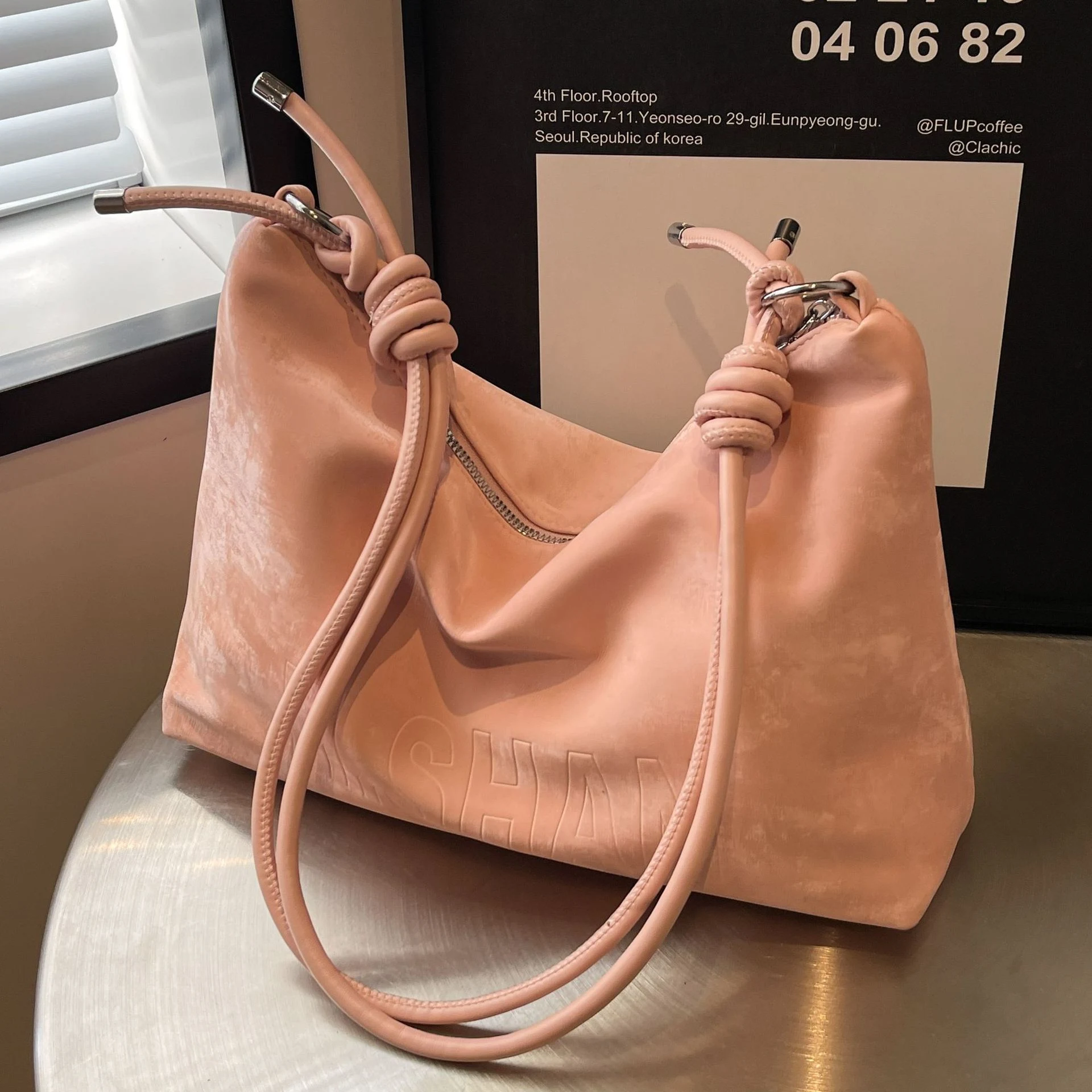 Bolsa crossbody outono e inverno, grande capacidade, estilo balde, fashion, versátil, sofisticada. Leve tudo com elegância. — foto 7