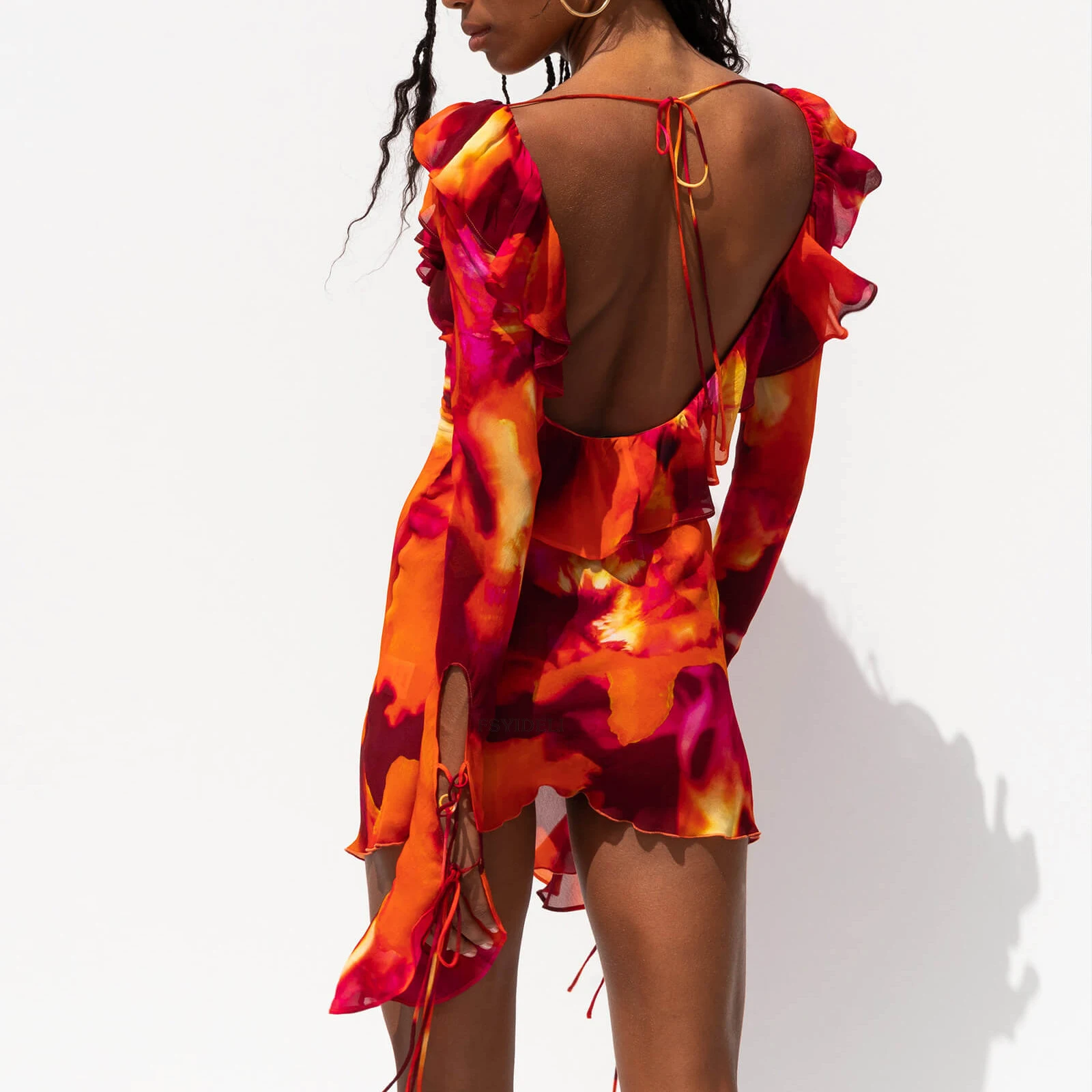 Vestido Tie Dye Decote em V Manga Longa Um vestido elegante e confortável para qualquer ocasião, realça sua figura e estilo com este design único e moderno. — foto 5