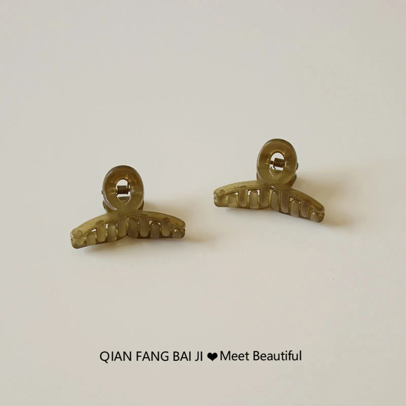 All-match bangs side small claw clip, girl's heart jelly color, perfect for easy hairstyles, adding a touch of sweetness — photo 1