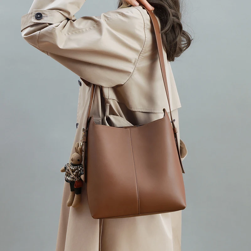 Bolso de hombro tipo cubo de cuero para mujer, gran capacidad, perfecto para todo. Diseño moderno y funcional, ideal para llevar todo lo esencial. — foto 6