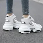 Botas femininas de cano alto de inverno, novas e modernas, com sola grossa, brilhantes e forro de veludo e algodão — foto 3
