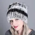 Gorro de pele de coelho Rex tricotado feminino Aquece e protege no inverno. Conforto e luxo com este gorro de pele macia e durável. Perfeito para o frio. — foto 27