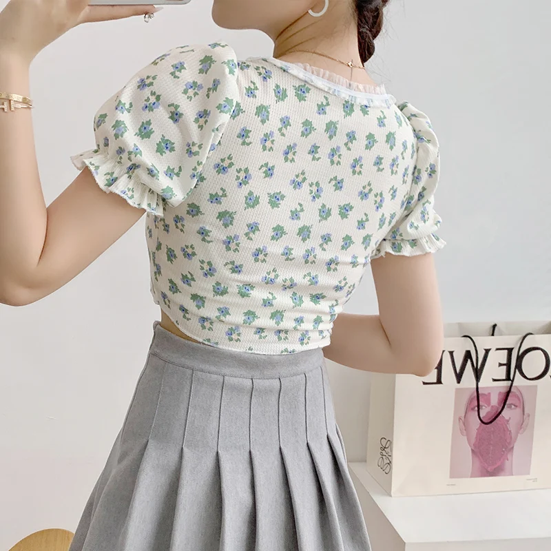 Camiseta Retro Corta con Manga Abullonada Floral para Mujer Estilo Vintage Elegante Perfecta para Primavera Verano Diseño Único y Confort — foto 3