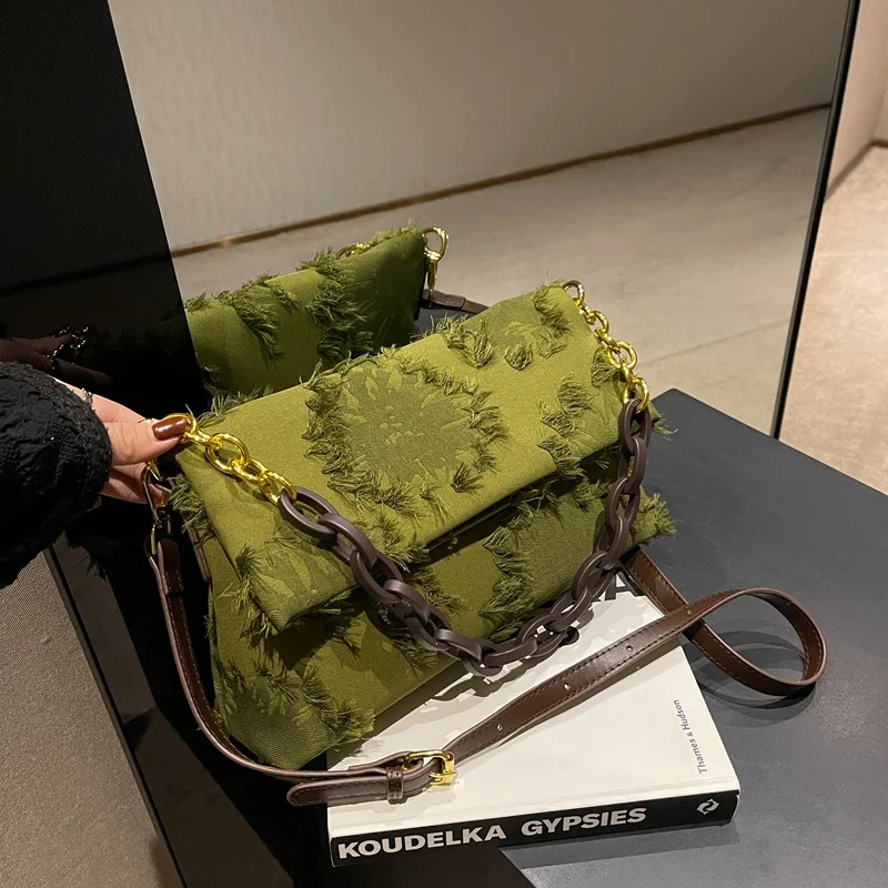 Popular New Women's Messenger Bag with Chain. Stylish and functional, perfect for everyday use and special occasions. Ca — photo 5