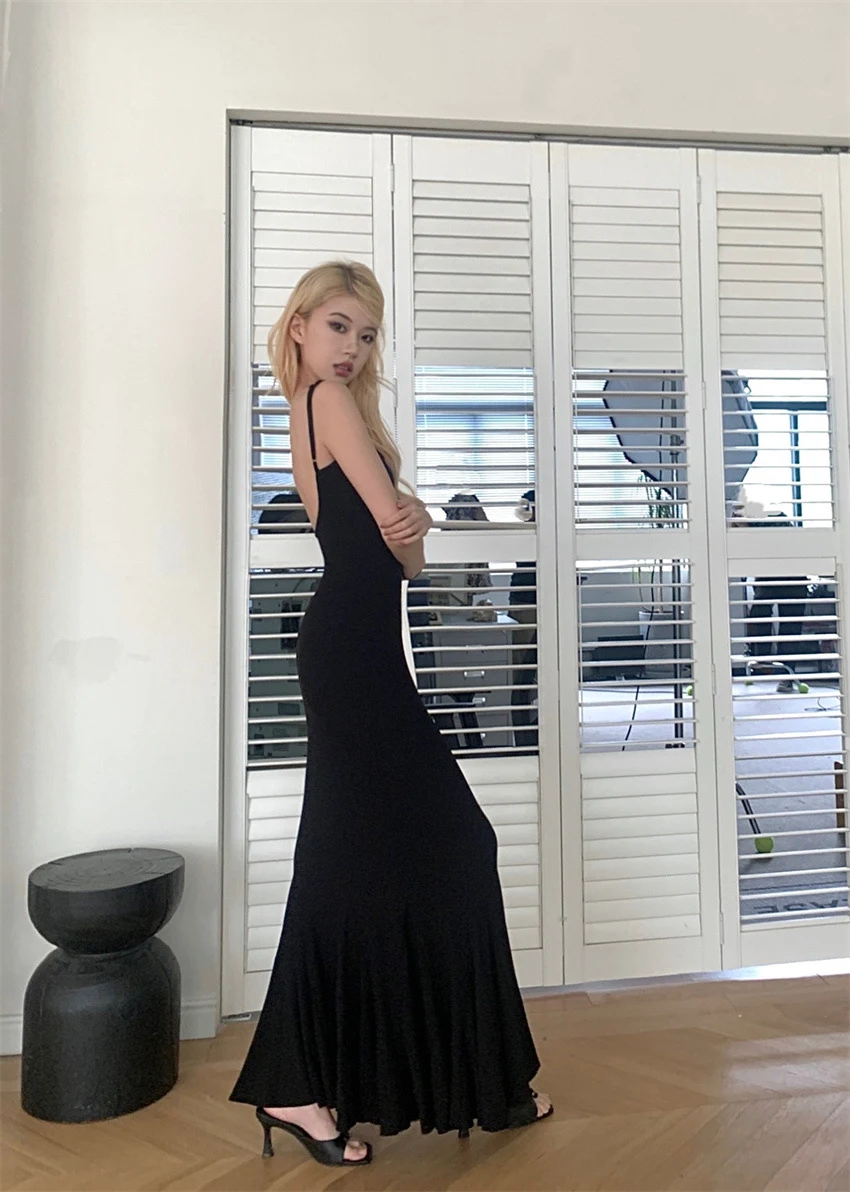 Title 16, Black Waist-tight Fishtail Dress