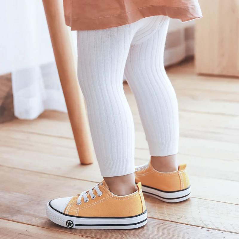 Baby leggings met dubbele naald en snoepkleuren, zacht en comfortabel. Ideaal voor de dagelijkse draagtijd en spelen. — foto 6