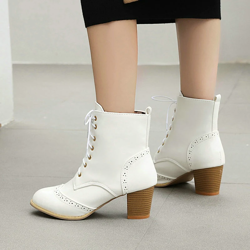 Botas Martin de salto grosso com cadarço frontal outono inverno, confortáveis e estilosas, ideais para looks diários e aquecer seus pés. — foto 1