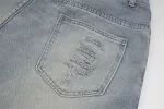 Gescheurde denim shorts voor heren en dames. Casual en trendy look voor de zomer. Comfortabele pasvorm en veelzijdig te combineren. Bestel ze nu. — foto 7