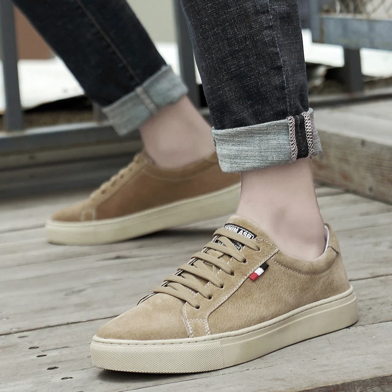 Title 2, Nuove scarpe in camoscio da uomo, un mix di sti...