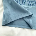 Lockerer V-Ausschnitt, kurzärmeliger Batik-Rundhalsausschnitt, blauer Pullover, urbaner, lässiger T-Shirt-Trend aus Baumwolle mit Aufdruck — foto 5