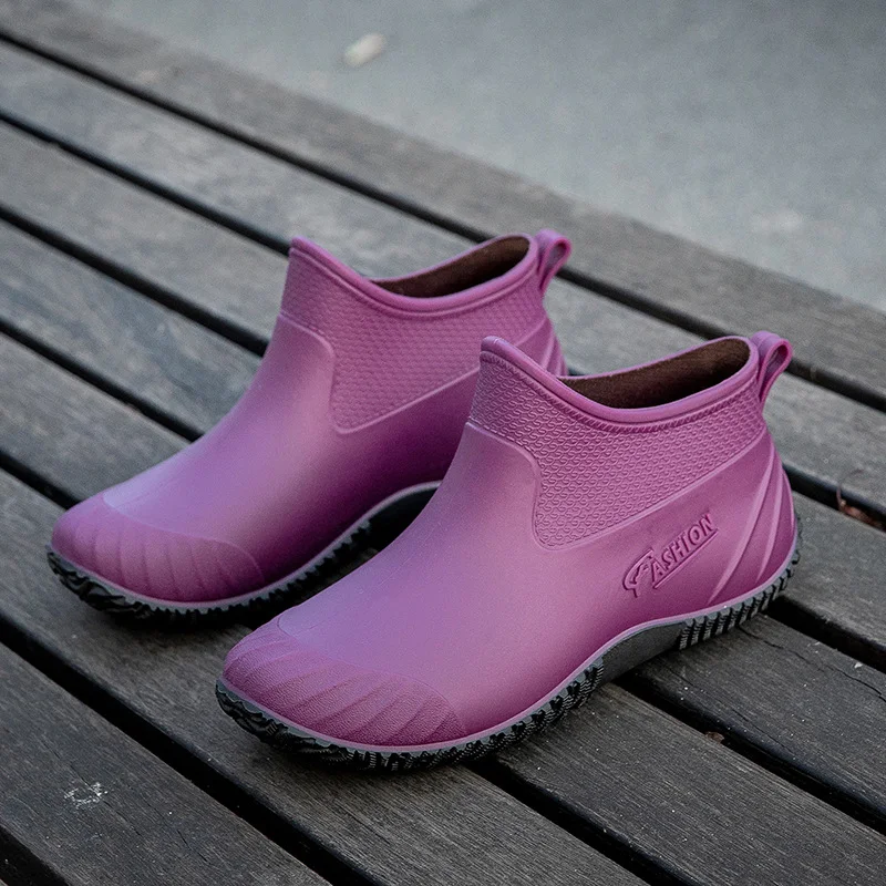 New Women's Cute And Fashionable Rain Boots. Stay dry and stylish with these waterproof boots perfect for any rainy day. — photo 3