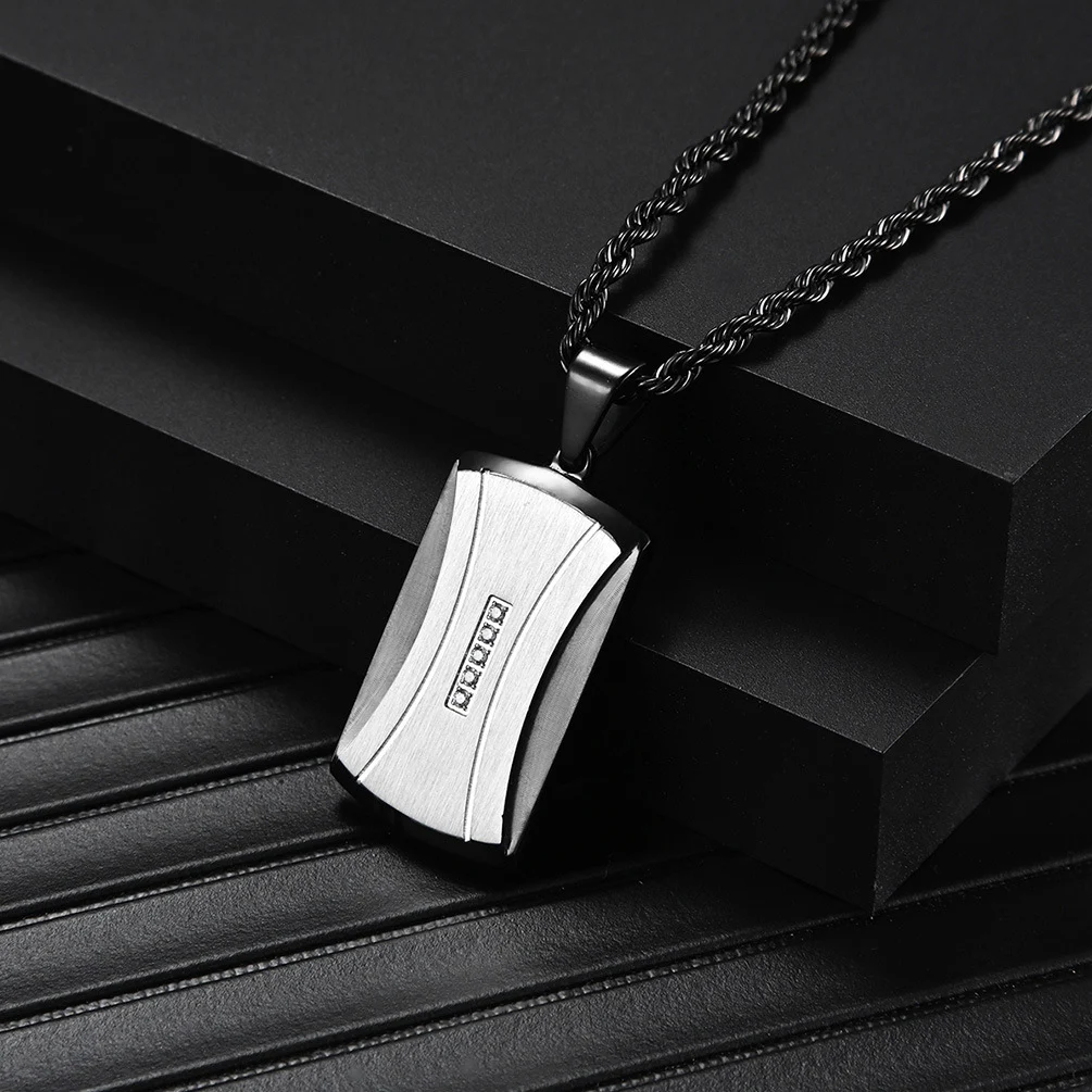 Novo Pingente Masculino de Aço Inoxidável Original e Elegante. Um acessório estiloso para homens, ideal para usar em qualquer ocasião, com design moderno. — foto 9