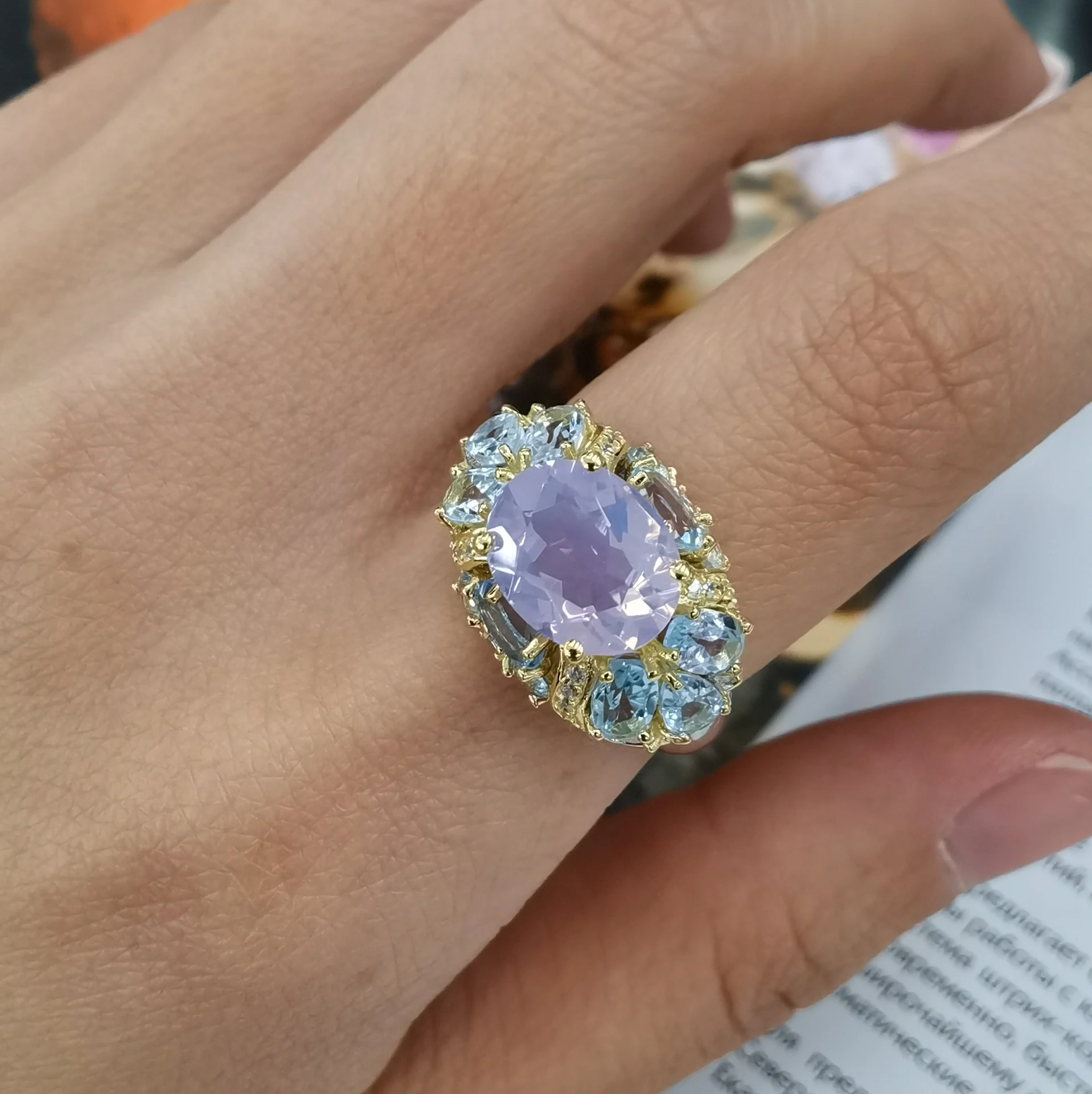 Anel S925 banhado a prata, dois tons e lavanda incrustada. Adicione um toque floral e elegante ao seu visual com este anel exclusivo. — foto 13