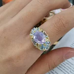Anel S925 banhado a prata, dois tons e lavanda incrustada. Adicione um toque floral e elegante ao seu visual com este anel exclusivo. — foto 13