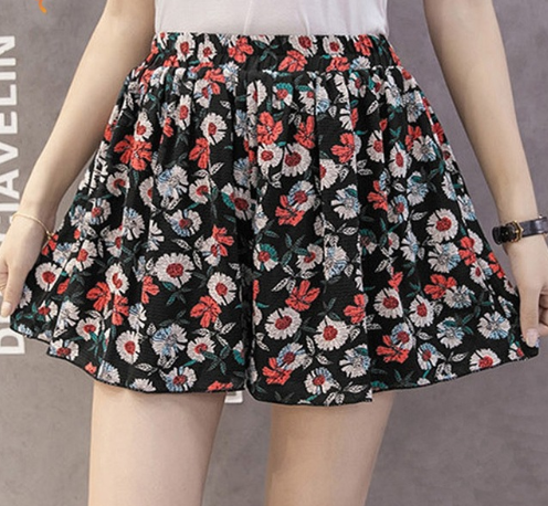 Plus size chiffon wide leg pants, half length loose printed shorts, comfortable and stylish summer wear for women. — photo 9
