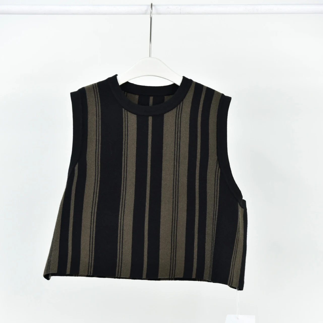 Title 7, Gebreid vest voor dames met contrastkleurige ve...