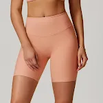Stijlvolle yoga shorts voor dames, met heuplift effect, nauwsluitend, ideaal voor fitness en training, accentueert de figuur. — foto 3
