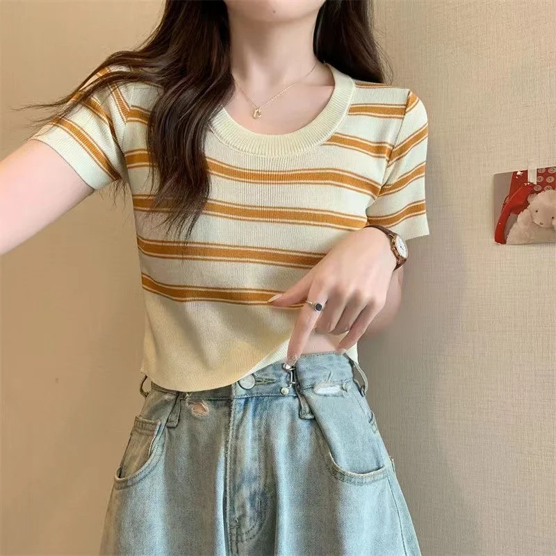 Title 5, T-shirt da donna a maniche corte a righe in mag...