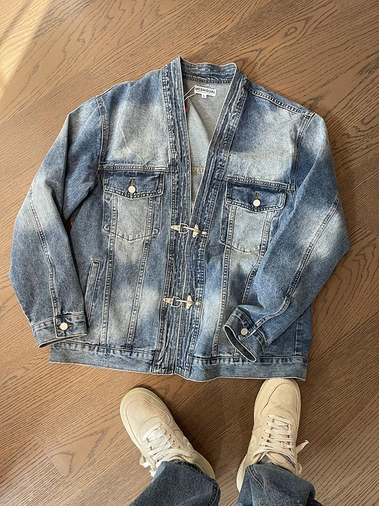 Jaqueta Jeans Azul Desbotado Heavy Robe. Conforto e estilo combinados. Ideal para sobreposições, durável e versátil, para uso casual diário. — foto 29
