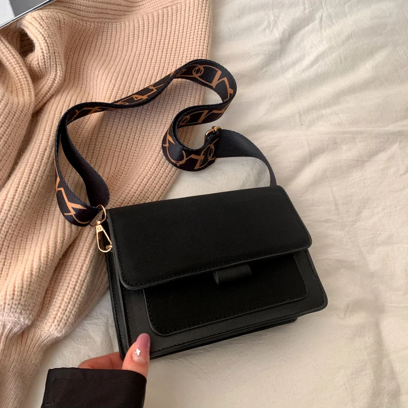 Title 5, Fashion Casual Retro Simple Messenger Bag