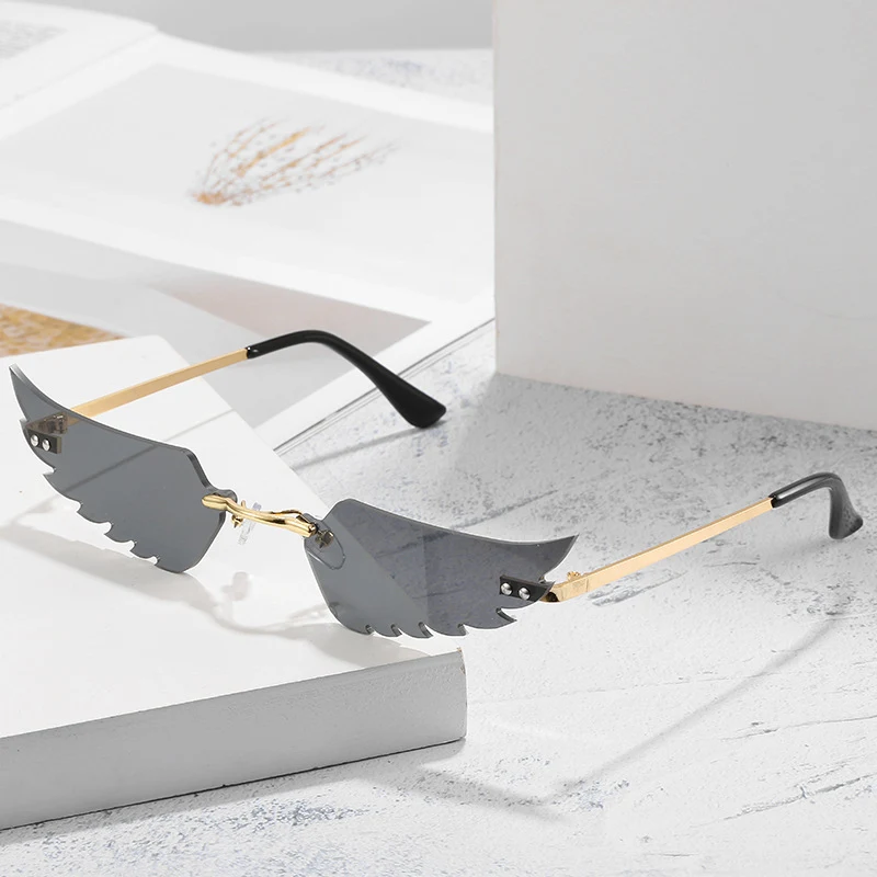 Title 7, Angel wings sunglasses