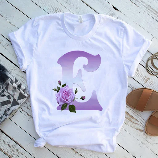 Title 9, Camiseta de casal com estampa floral e letras p...