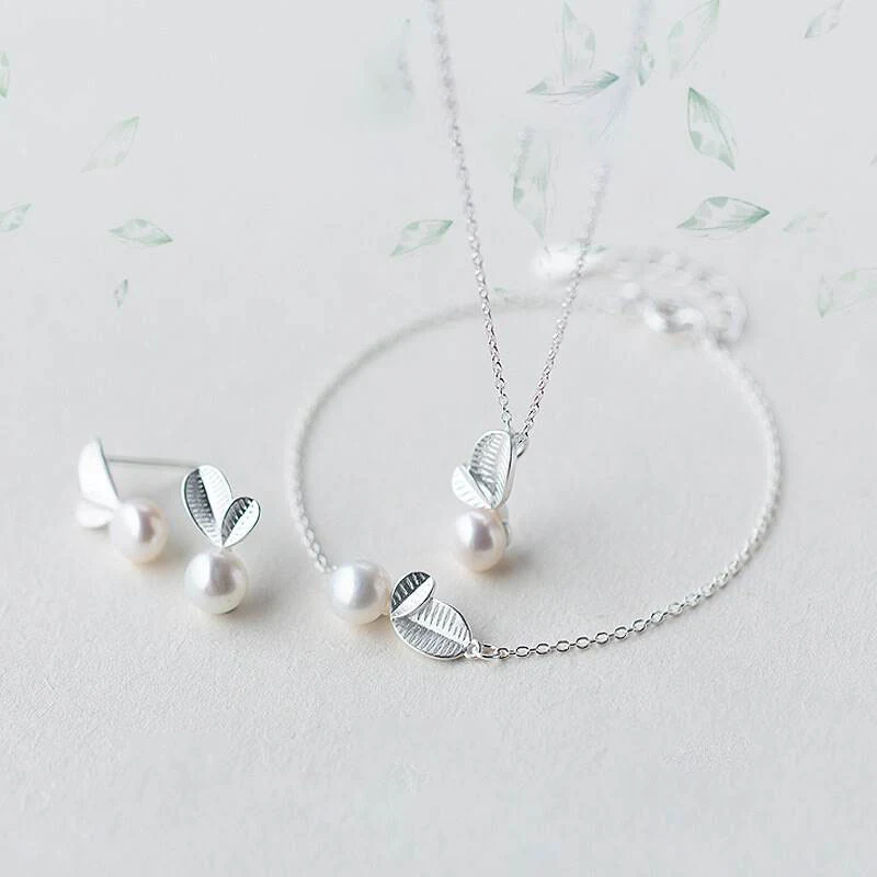 Conjunto feminino de colar, brincos e pulseira com pérolas de folha jovem, moda elegante para combinar e realçar beleza — foto 3