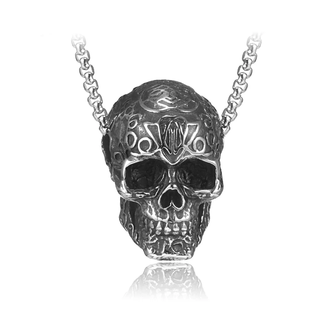 Colar masculino de caveira em aço titânio, acessório elegante e resistente. Perfeito para um visual arrojado e duradouro, ideal para uso diário. — foto 12