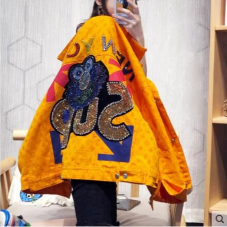 Casaco fino solto com letras de estilo industrial pesado. Perfeito para primavera e outono, combina com tudo e te deixa estilosa. — foto 3