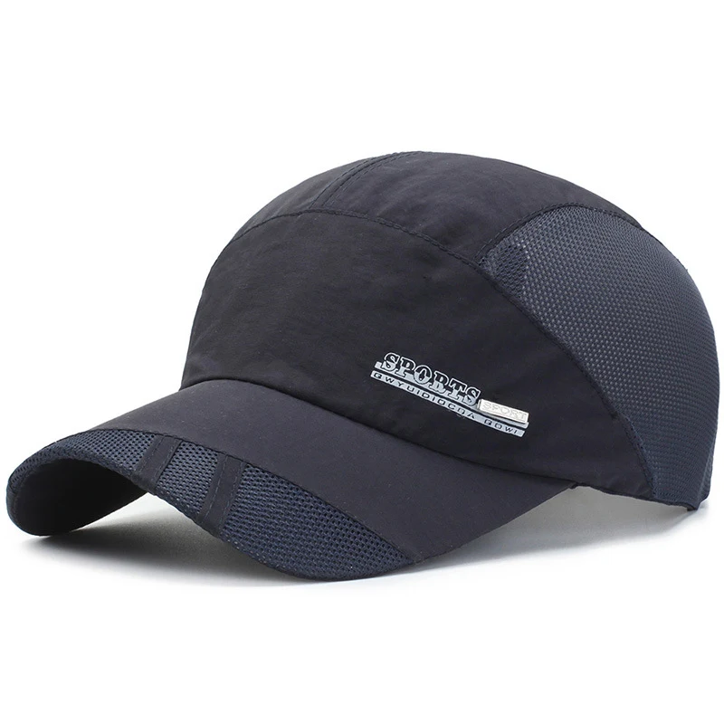 Title 6, Geniet van honkbal met de baseball net cap. Ade...