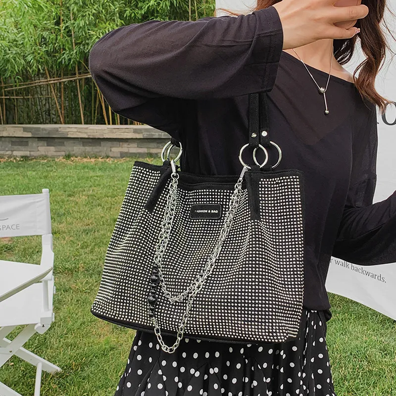 Borsa a spalla da donna alla moda con texture full diamond, elegante e raffinata per portare con stile i tuoi oggetti essenziali. — foto 4