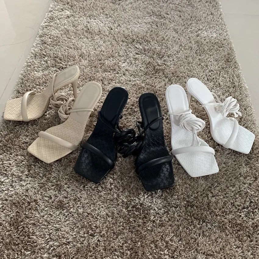Große Größe Fashion Word Sandalen mit eckiger Zehenpartie, Riemchen und Aussparungen für sommerlichen Stil — foto 5