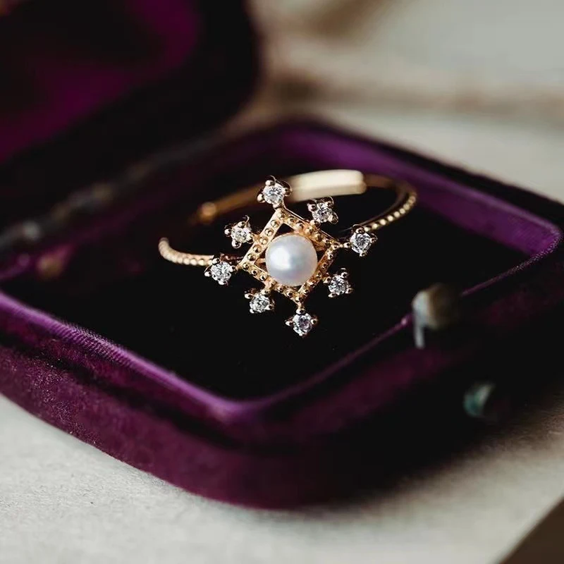 Anel Simples Dourado com Pérolas de Concha de Pétalas Naturais, Banho de Cobre, Perfeito para um Toque de Elegância Diária — foto 13