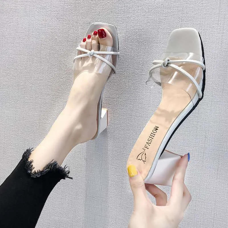Women's Transparent Summer Slippers, Plastic Fashion. Stylish and comfortable footwear, perfect for warm weather. Lightw — photo 4