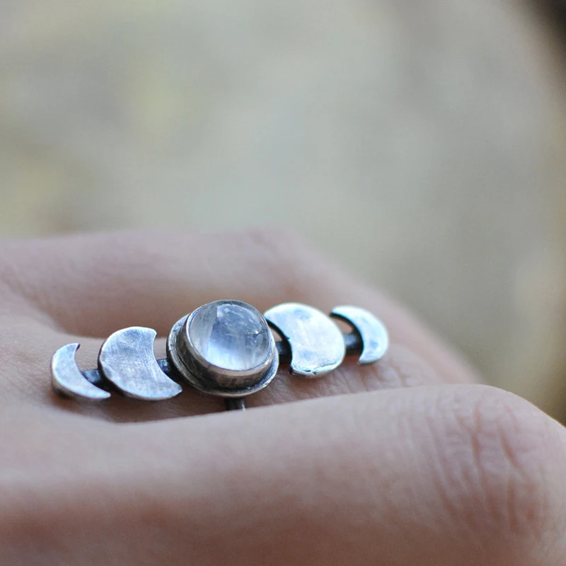 Title 2, Mondsteinring für zeitlose Eleganz. Dieser Ring...