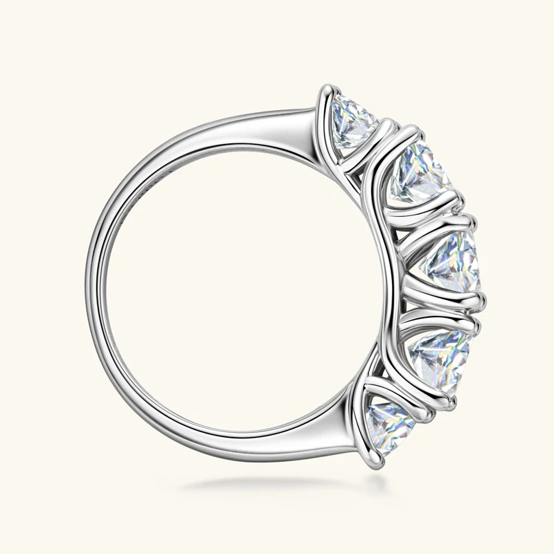 Anel de moissanita de prata 925 com estilo luxo leve. Brilho deslumbrante e elegância para realçar sua beleza e estilo. — foto 8