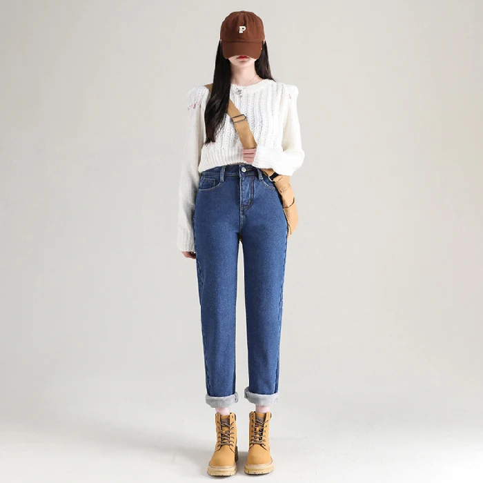 Calças jeans femininas de cintura alta com forro de fleece espesso e acolchoamento, corte reto para conforto e calor no inverno. — foto 4