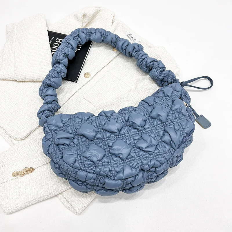 Bolsa feminina Cloud para axilas, ombro e mensageiro casual. Leve, macia e espaçosa, perfeita para uso diário. Ideal para carregar tudo com conforto. — foto 6