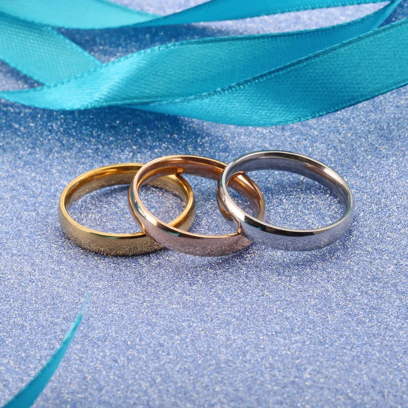 Prsten od ružičastog zlata, zlatni nakit. Savršen za žene, elegantan i prefinjen. Idealna dekoracija za isticanje lepote. — foto 5