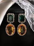 Brincos de luxo leves com citrino verde gema e agulha de prata. Elegância radiante para iluminar seu visual. — foto 4