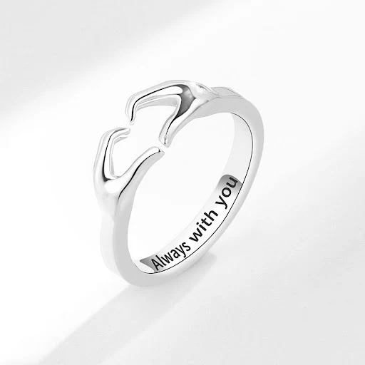 Title 4, Anillo Romántico Hands Than Heart Moda