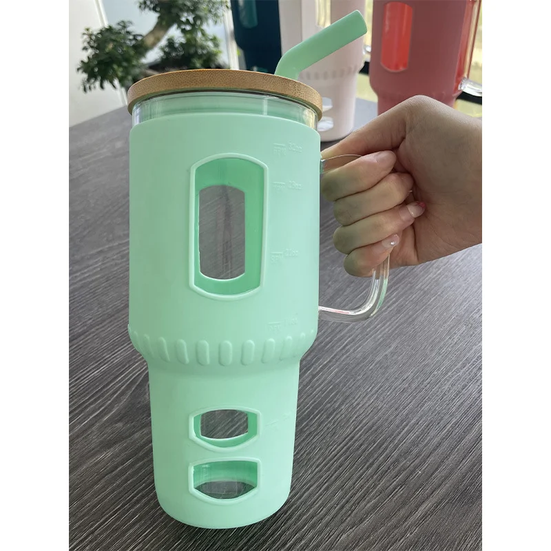 Auto ijsbeker met hoge handvat Waterbeker Perfect voor koude dranken onderweg Geniet van ijs en verfrissende drankjes in de auto Handig en comfortabel — foto 6