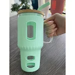 Auto ijsbeker met hoge handvat Waterbeker Perfect voor koude dranken onderweg Geniet van ijs en verfrissende drankjes in de auto Handig en comfortabel — foto 6